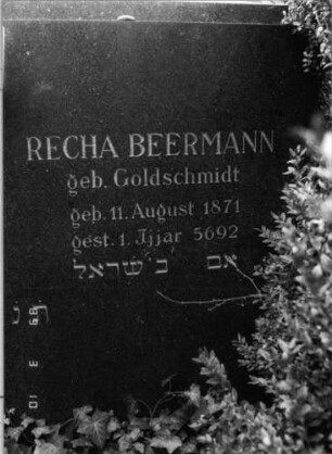 Grabstein 61 (Index: 100093984) Maße HxBxT: 119x139x18 cm Symbolik: Davidstern Besonderheit: Doppelgrab für Eheleute: Grabstein 61A