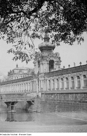 Blick auf das Kronentor des Dresdner Zwingers