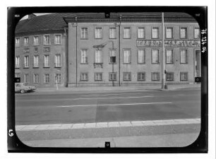 Berlin-Mitte, Molkenmarkt 1/3. Palais Schwerin (ehem. Ministerium für Kultur der DDR, 1690, Umbau 1704; wohl J. de Bodt, Umbau 1936-1942). Straßenfront