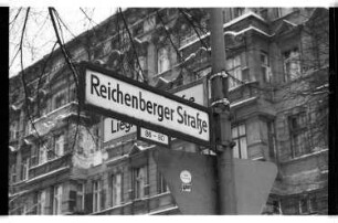 Kleinbildnegativ: Straßenschild, Reichenberger Straße, 1985