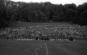 Müllheim: Stadion; mit Aufstellung der Handballmannschaft
