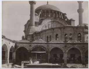 Nuruosmaniye-Moschee, Istanbul: Außenansicht mit Innenhof
