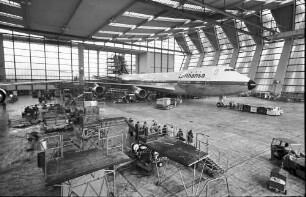 Frankfurt: Flughafen; DLH-Basis; Jumbo-Jets in der Flugzeughalle V