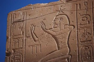 Luxor - Ramesseum-Tempel : Ramesseum-Tempel des Pharao Ramses II. in Theben-West, Darstellung des Pharao auf einem Deckenteil des Tempels, aufgenommen 2006 bei Luxor