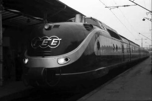 Freiburg: Hauptbahnhof; TEE (Trans-Europ-Express) im Hauptbahnhof Freiburg