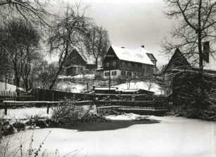 Elbsandsteingebirge. Hintere Sächsische Schweiz. Winterliches Dorfbild, vermutlich Hinterhermsdorf oder Saupsdorf