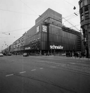 Neueröffnung des erweiterten und umgebauten Kaufhauses Schneider in der Kaiserstraße 146 - 148.