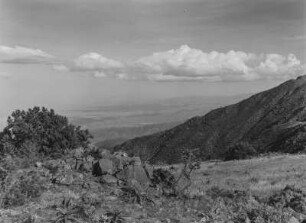 Berglandschaft : Blick über eine bergige Landschaft
