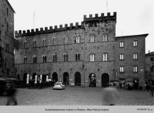 Piazza dei Priori, Volterra
