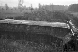 Rastatt: Unfertiges Autobahnteilstück; Brückenfragment bei Rastatt; von oben mit Blick auf die Trasse
