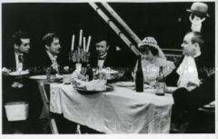 DDR-Erstaufführung der "Dreigroschenoper" von Brecht/Weill im Theater Meiningen