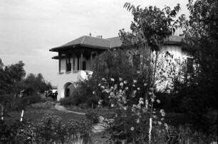 Bukarest: Haus im rumänischen Stil, mit Park