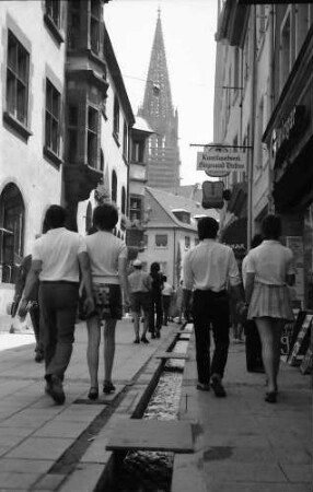 Freiburg: Bächle und Fußgängerzone, Hintergrund Münster