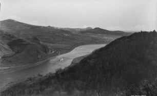 Böhmisches Mittelgebirge (Ceske stredohori). Elbtal gegen Kamaik (Kamyk) vom Dubitzer Kirchlein elbaufwärts gesehen