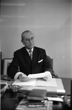 Wahl von Walter Staiger, Vorstandsmitglied der Badischen Bank, zum Nachfolger des verstorbenen IHK-Präsidenten Dr. Alfred Neff
