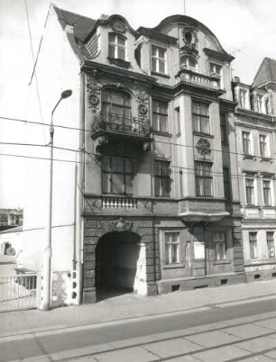 Dresden-Pieschen, Bürgerstraße 56. Mietshaus mit Toreinfahrt (1897). Straßenansicht