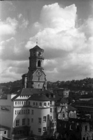 Stuttgart: Turm der Stiftskirche vom Mittnachtbau aus
