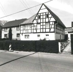 Colditz-Hohnbach, Geithainer Straße 4. Wohnhaus mit Seitengebäude (wohl 1. H. 19. Jh. begonnen). Straßenansicht
