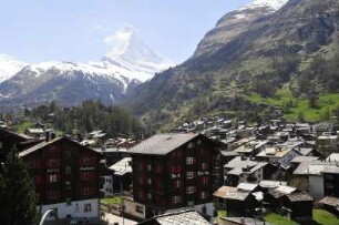 Zermatt - Ortsansicht mit Matterhorn : Ortsansicht mit Matterhorn, aufgenommen am 17. Mai 2010 in Zermatt