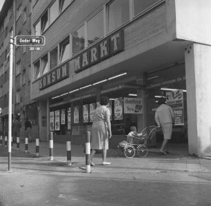 Frankfurt (Main). Konsum Markt, Oeder Weg 48-38. Außenansicht
