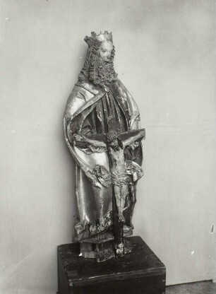 Gott-Vater mit Kruzifix : Gott-Vater mit Kruzifix (Altarfigur) der Dorfkirche Gundorf (Holz, geschnitzt, gefaßt, Höhe 70 cm, um 1500). Ehemals Altertumsmuseum Dresden 168