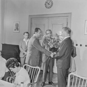 Bautzen. 60. Geburtstag des Vorsitzenden der Domowina Kurt Krjenc (deutscher Name Kurt Krenz, 1907-1978)