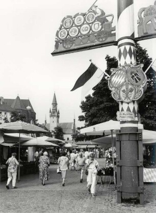 Der Viktualienmarkt mit der Heiliggeistkirche