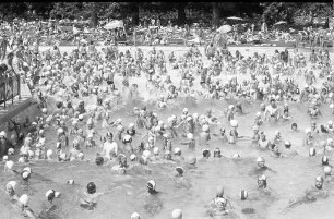 Badebetrieb im Rheinstrandbad Rappenwört