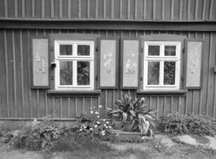 Klingenthal-Zwota, Am Mühlgraben 5. Wohnhaus. Fenster (Erdgeschoss)