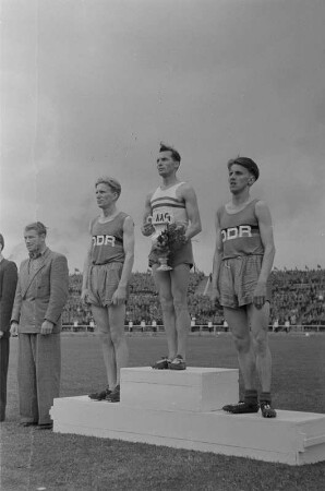 Internationales Leichtathletik-Sportfest im Walter-Ulbricht-Stadion : Siegerehrung