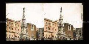 Obelisk der Unbefleckten Empfängnis auf dem Piazza del Gesu Nuovo in Neapel