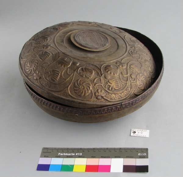 Lidded vessel