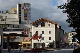 Kufstein - Innenstadt : Kufstein/Tirol, Geschäftszentrum am Rande der Altstadt, aufgenommen 2006