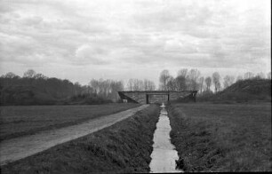 Rastatt: Die Brücke, die keine Brücke ist (mit Kanal); weiter