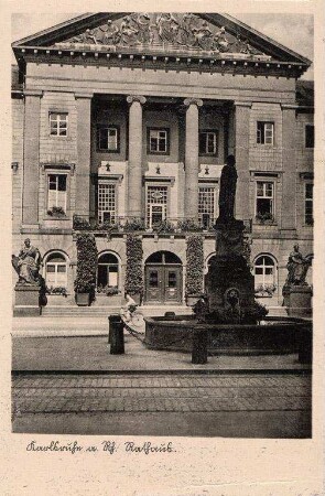 Postkartenalbum mit Motiven von Karlsruhe. "Karlsruhe am Rhein. Rathaus"