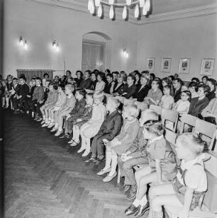 Schulanfänger : Bautzen. Sorbische Oberschule. Feierstunde zum Schulanfang