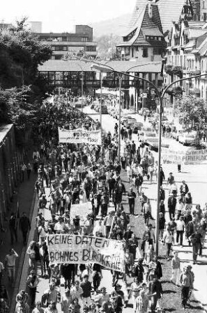 Freiburg im Breisgau: Demo wegen der Räumung des Hauses am Schlossbergring