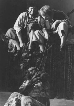 Hamburg. Deutsches Schauspielhaus. Die Schauspieler Gustav Knuth (1901-1987) und Heini Göbel (1910-2009) im Drama "Der Sturm" von William Shakespeare 1946.