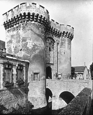 Chartres, La Port Guillaume, erneuert im 15. Jh.