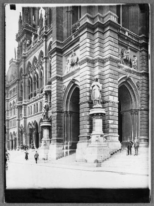Vorm Rathaus in Wien