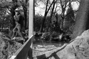 Bauarbeiten im Nymphengarten im Zusammenhang mit der Verlegung der Rohre für die Fernheizleitung des Bundesgerichtshofs.