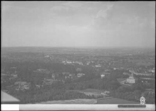 Altstadt mit Peterskirche, Stadtpark und Oberlausitzer Gedenkhalle (rechts)