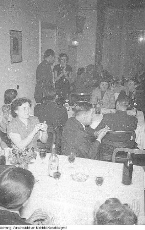 Dresden, Wolfshügelstraße 22, Haus des Lehrers. 1957 erhielt es den Namen "Richard Schallock". Neues Namensschild und Beratungen, 1957