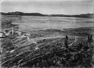 Subtropische Grassteppe : Fabrik inmitten der Pampa