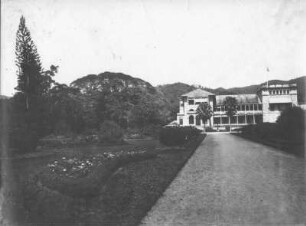 Port of Spain (Trinidad und Tobago). Britisches Gouvernementsgebäude in einer Parkanlage