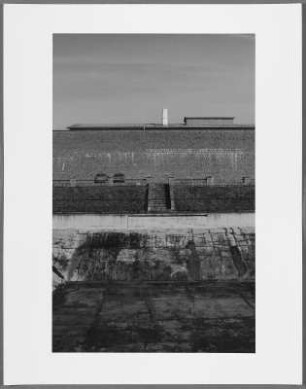 Löschwasserbecken und Lagermauer, Mauthausen