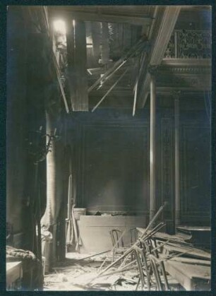 Foto des Fliegerschadens am alten Rathaus in Mannheim