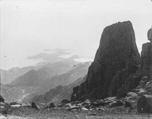 Lao Shan Gebirge : Blick über die Gipfel des Lao Shan Gebirges zum Meer