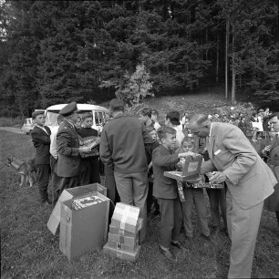 Besuch von Landrat Josef Groß bei Berliner Kindern im Erholungsheim des Landkreises Karlsruhe in Steinabad.