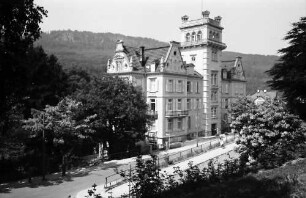 Baden-Baden: Bergschloss, Straßenseite
